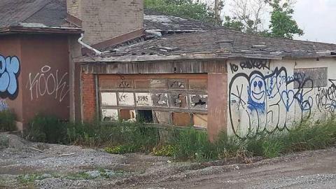 Old Flooded Bungalow - 20160805_203340.jpg