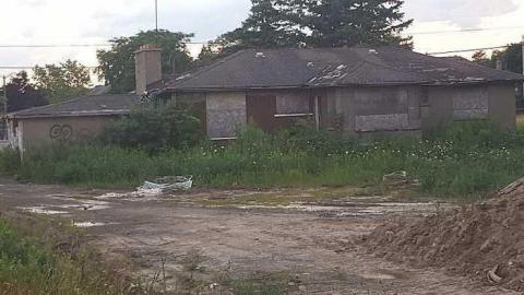 Old Flooded Bungalow - 20160805_203727.jpg