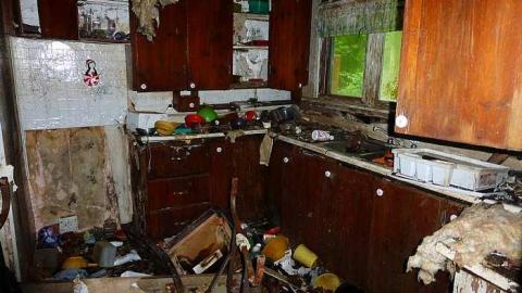 Gooey Goodness - Moldy-Getaway3.jpg