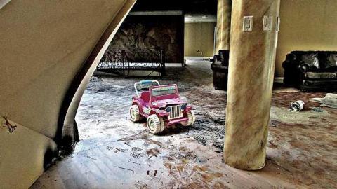 Blackened Mansion - Abandoned-Grow-Op-Mansion--Drug-Dealers-Mansion--King-City185.jpg