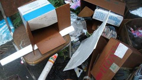 hoarder house - DSCF5003.jpg