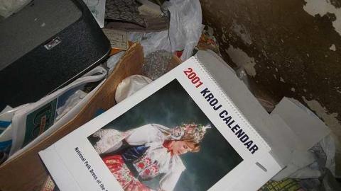 hoarder house - DSCF5020.jpg