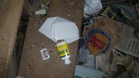 hoarder house - DSCF5022.jpg