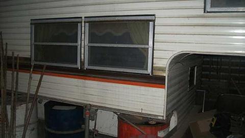 hoarder house - DSCF5034.jpg