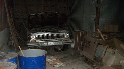 hoarder house - DSCF5041.jpg