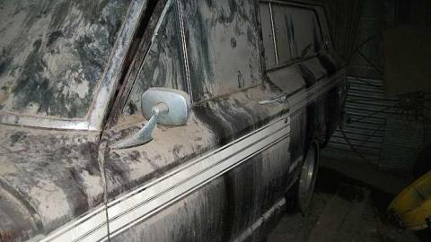 hoarder house - DSCF5042.jpg