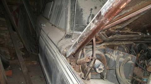 hoarder house - DSCF5044.jpg