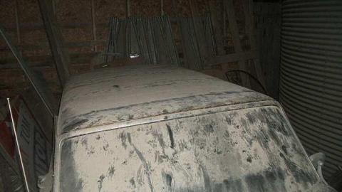 hoarder house - DSCF5045.jpg