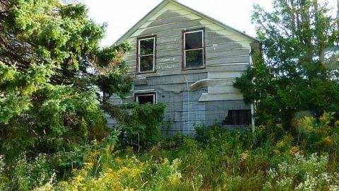 Barren - Naked-and-Afraid70.jpg