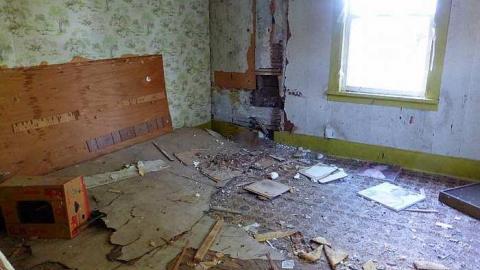 Barren - Naked-and-Afraid25.jpg