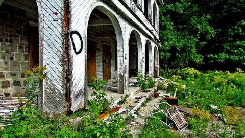 Hundreds of bolts - Across-The-River91.jpg