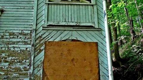 Hundreds of bolts - Across-The-River95.jpg