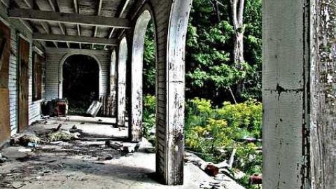 Hundreds of bolts - Across-The-River97.jpg