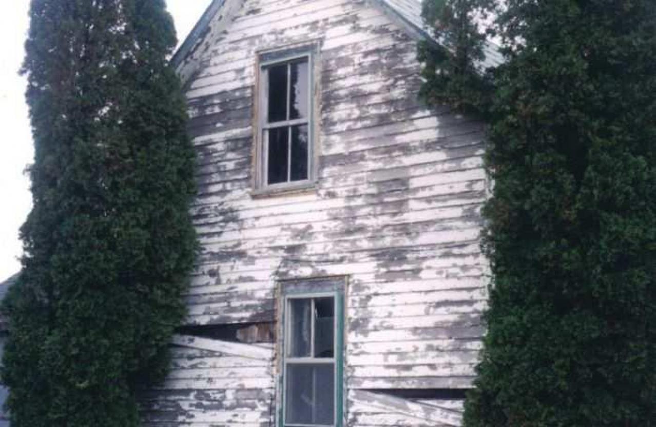 Ugly Kitchen Manor - 001.jpg