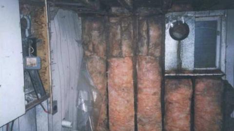 Ugly Kitchen Manor - 003.jpg