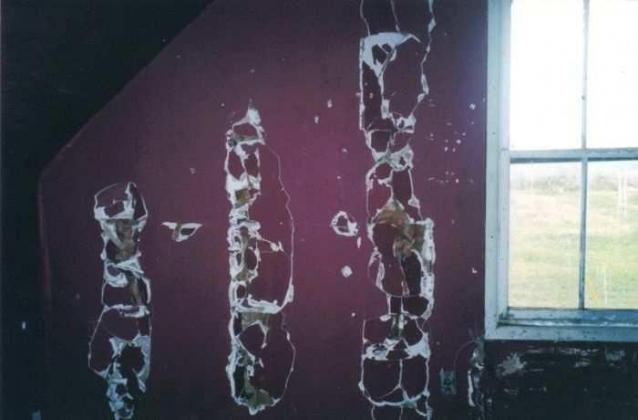 Ugly Kitchen Manor - 004.jpg