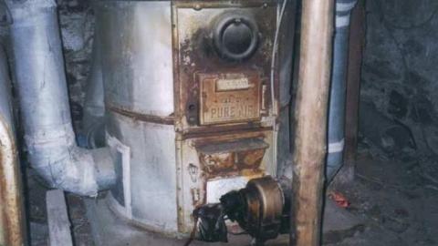 Ugly Kitchen Manor - 005.jpg