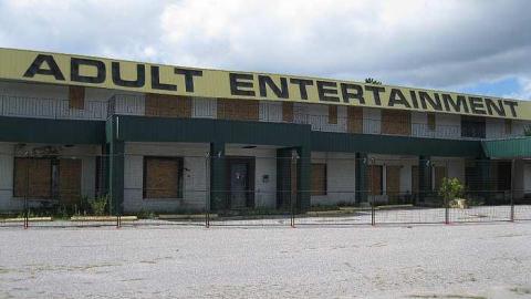 Boarded up - MoeZeOn-Inn34.jpg