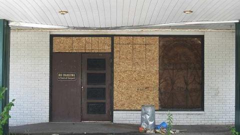 Boarded up - MoeZeOn-Inn36.jpg