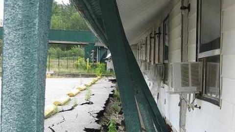 Boarded up - MoeZeOn-Inn37.jpg