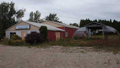 26/09/2016 - Rainy Greenhouse - Royal-City-Nursery3.jpg