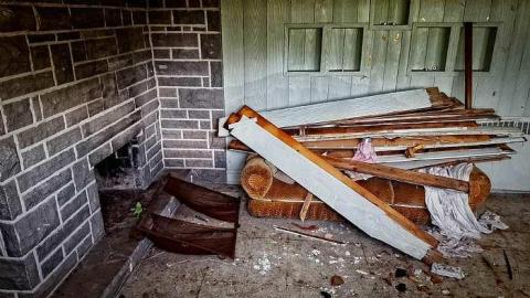 Glass Door House - 07.jpg