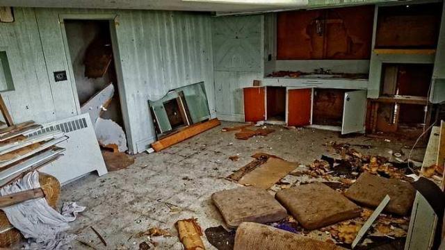 Glass Door House - 08.jpg