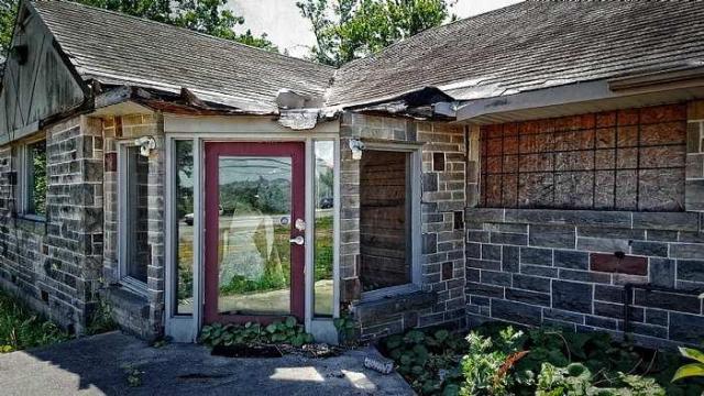 Glass Door House - 10.jpg