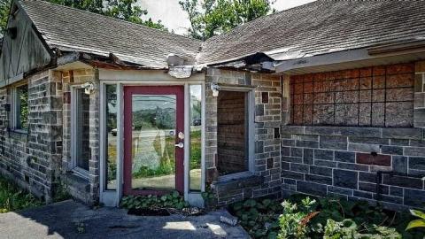 Glass Door House - 10.jpg