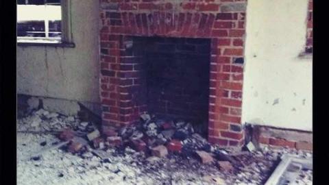 Old House - house2.jpg