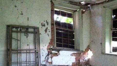 Old House - house18.jpg