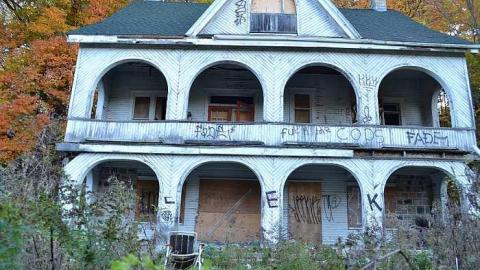 Sanatorium gem - Across-The-River72.jpg