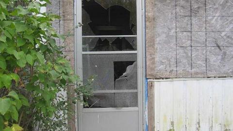 October 25, 2016 - Highway-93-Boarded-Up-House28.jpg