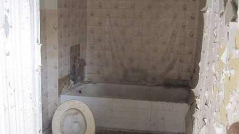 October 25, 2016 - Highway-93-Boarded-Up-House31.jpg