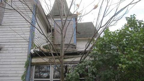 October 25, 2016 - Highway-93-Boarded-Up-House38.jpg