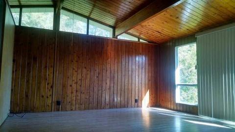 Yellow Mellow Bungalow - Aurora, Ontario