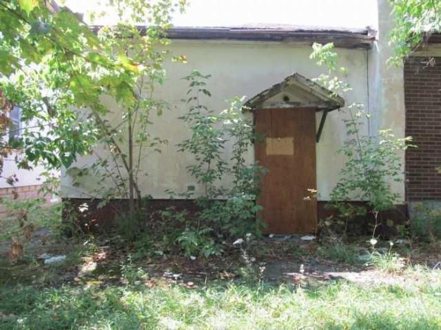 Small Abandoned House - Welland photo 4