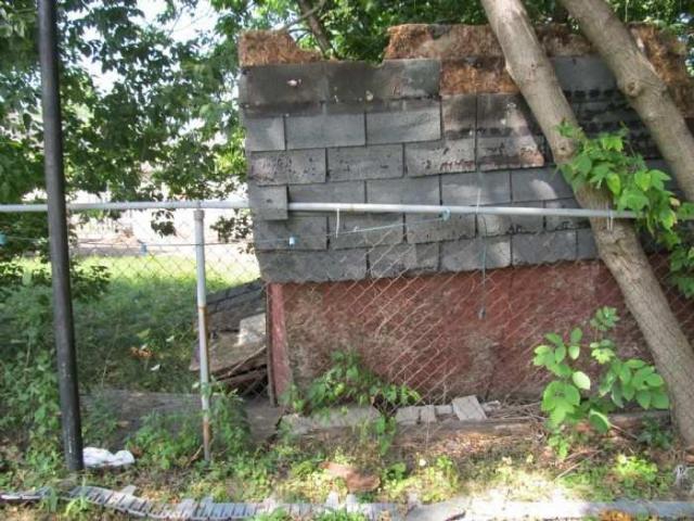Small Abandoned House - Welland - Welland, Ontario