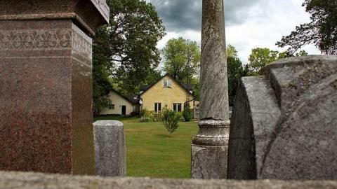 Death Set Us Apart - Throops-pioneer-Cemetery38.jpg