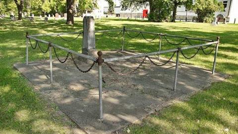 Auf Ewig Bei Dem Herrn - Steinbach-Pioneer-Cemetery1.jpg