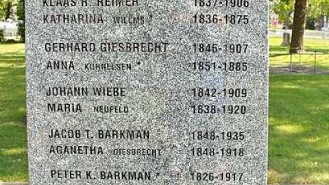 Auf Ewig Bei Dem Herrn - Steinbach-Pioneer-Cemetery4.jpg