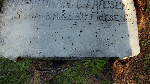 Auf Ewig Bei Dem Herrn - Steinbach-Pioneer-Cemetery11.jpg