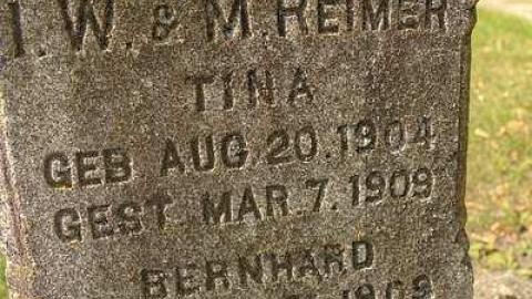 Auf Ewig Bei Dem Herrn - Steinbach-Pioneer-Cemetery19.jpg