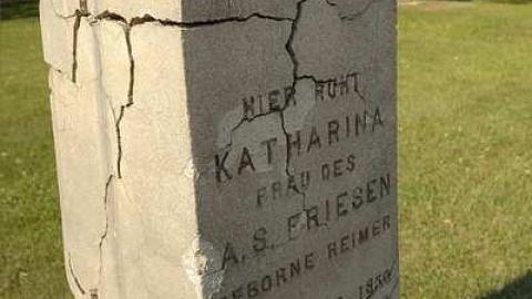 Auf Ewig Bei Dem Herrn - Steinbach-Pioneer-Cemetery22.jpg