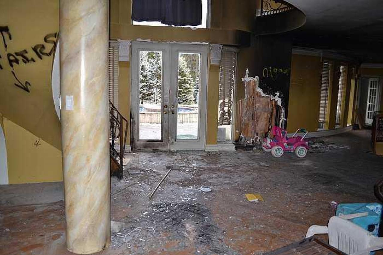 November 2016 - Abandoned-Grow-Op-Mansion--Drug-Dealers-Mansion--King-City99.jpg