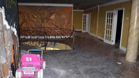 November 2016 - Abandoned-Grow-Op-Mansion--Drug-Dealers-Mansion--King-City81.jpg