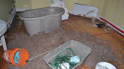 November 2016 - Abandoned-Grow-Op-Mansion--Drug-Dealers-Mansion--King-City104.jpg