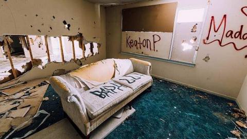 Rotting Out - The-Plainsman-Restaurant34.jpg
