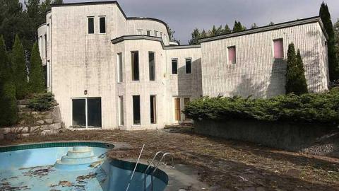 Growing for Profit No More! - Abandoned-Grow-Op-Mansion--Drug-Dealers-Mansion--King-City368.jpg