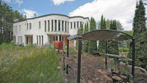 september 2016 - Abandoned-Grow-Op-Mansion--Drug-Dealers-Mansion--King-City14.jpg